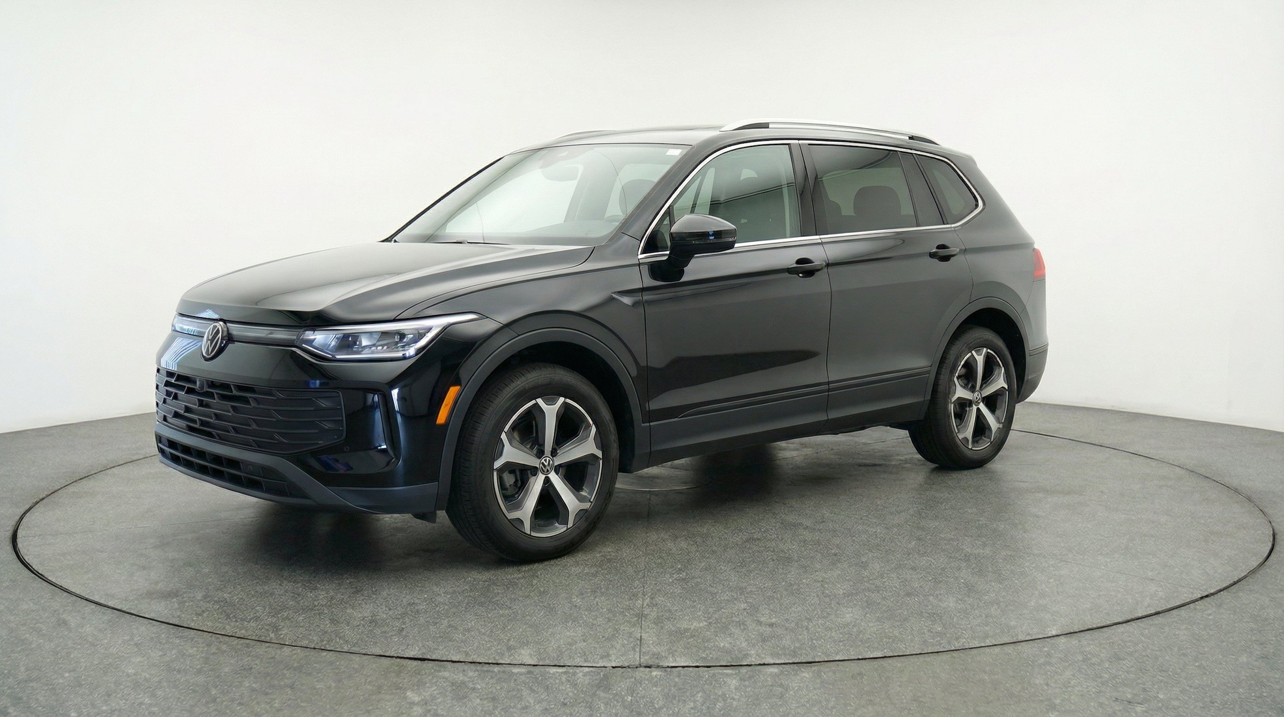 Thumbnail: 2026 Volkswagen Tiguan - 3