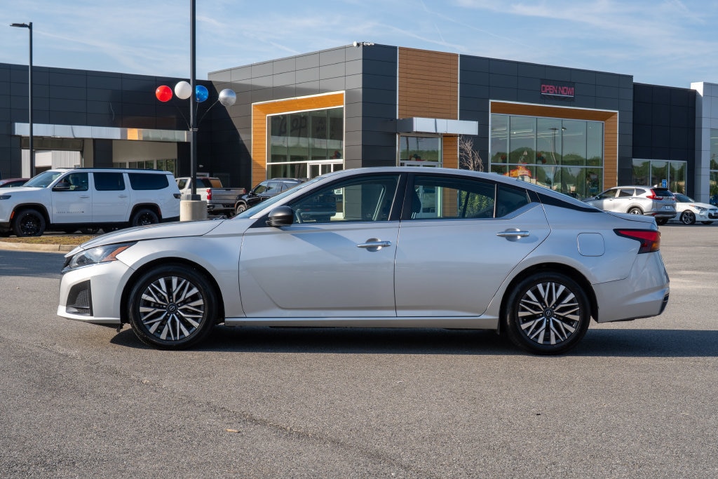 Used 2024 Nissan Altima 2.5 SV