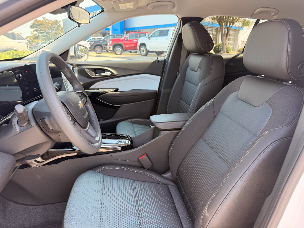 2026 Chevrolet Trax LT - Photo 11