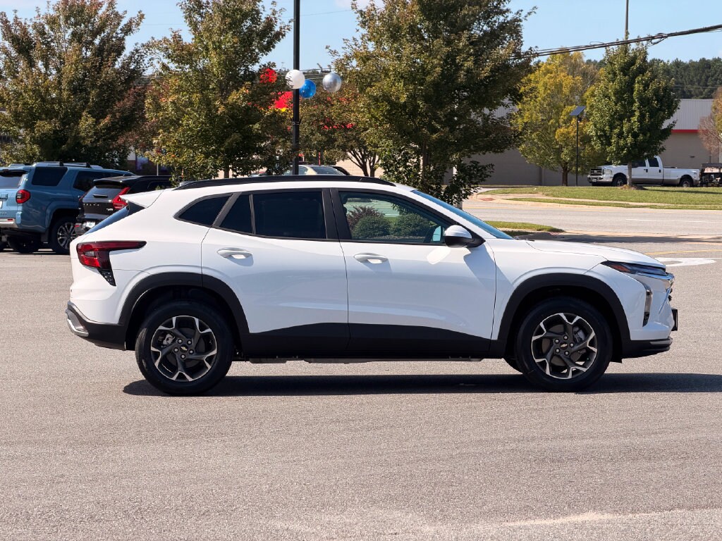 2026 Chevrolet Trax LT - Photo 8