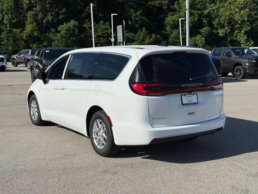 New 2027 Chrysler Pacifica Select Passenger Van