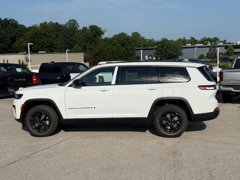 New 2026 Jeep Grand Cherokee Altitude Sport Utility