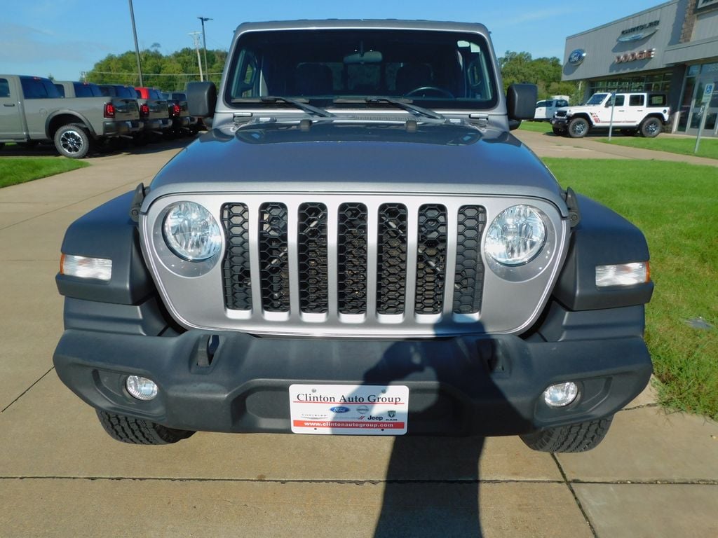 Used 2020 Jeep Gladiator Sport Truck Crew Cab