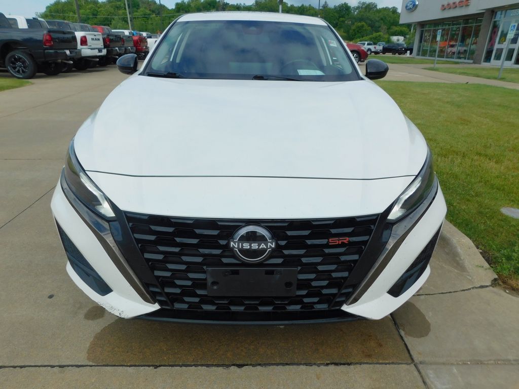 Used 2023 Nissan Altima SR with VIN 1N4BL4CW3PN370644 for sale in Clinton, IA
