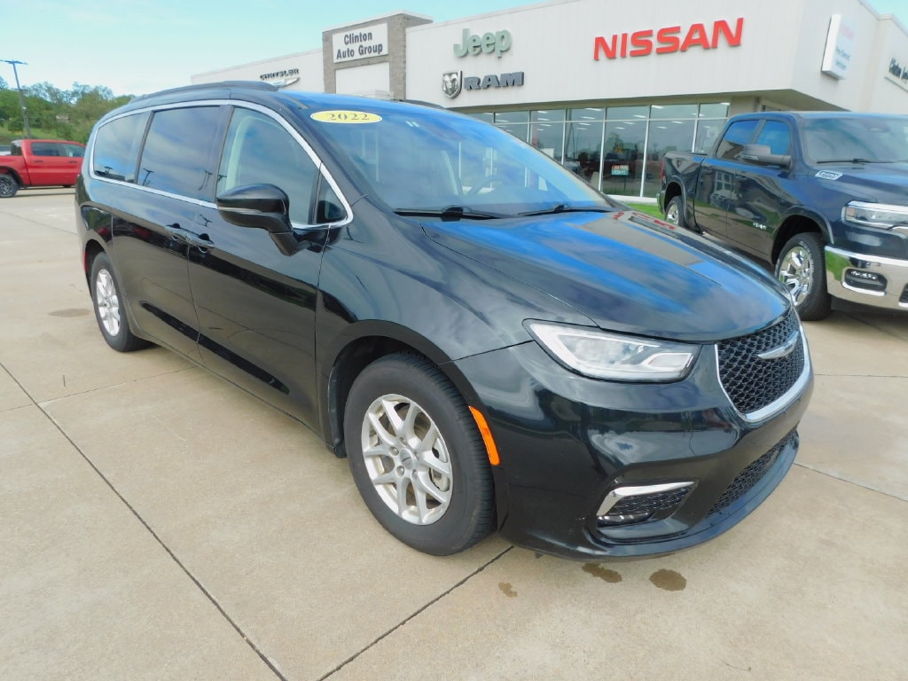 Used 2022 Chrysler Pacifica Touring L Van Passenger Van