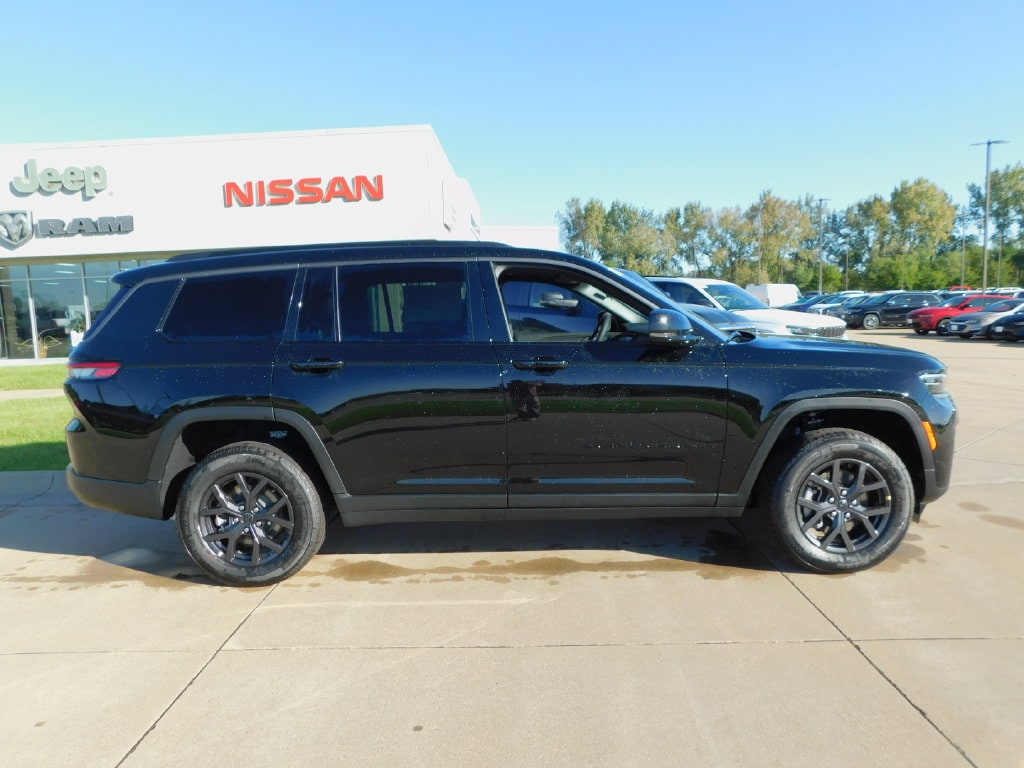 New 2027 Jeep Grand Cherokee L LAREDO ALTITUDE 4X4 Sport Utility