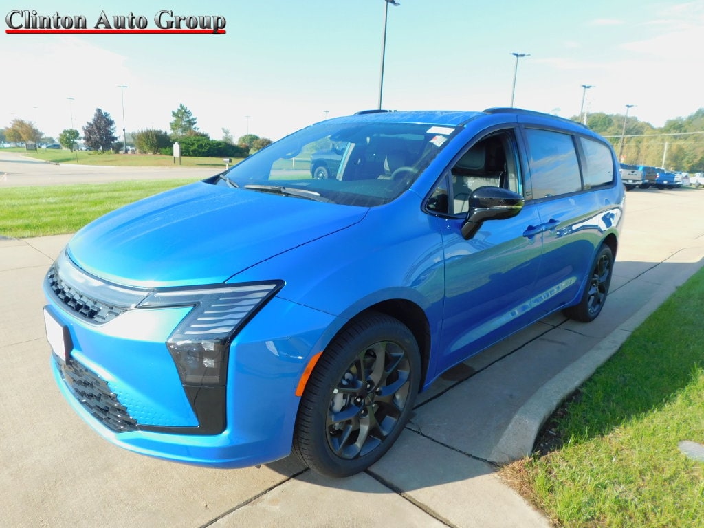 New 2027 Chrysler Pacifica LIMITED AWD Passenger Van