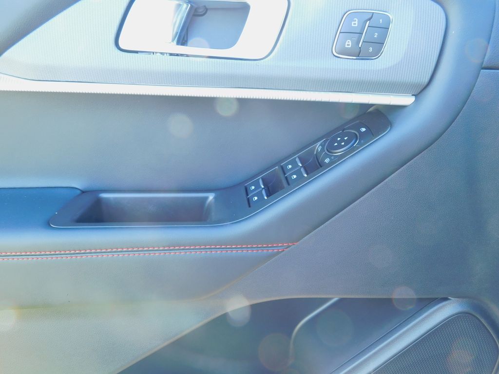 2026 Ford Explorer ST-Line - Photo 17