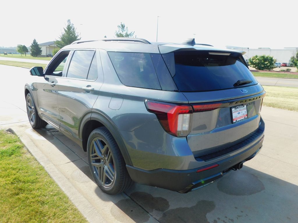 2026 Ford Explorer ST-Line - Photo 14