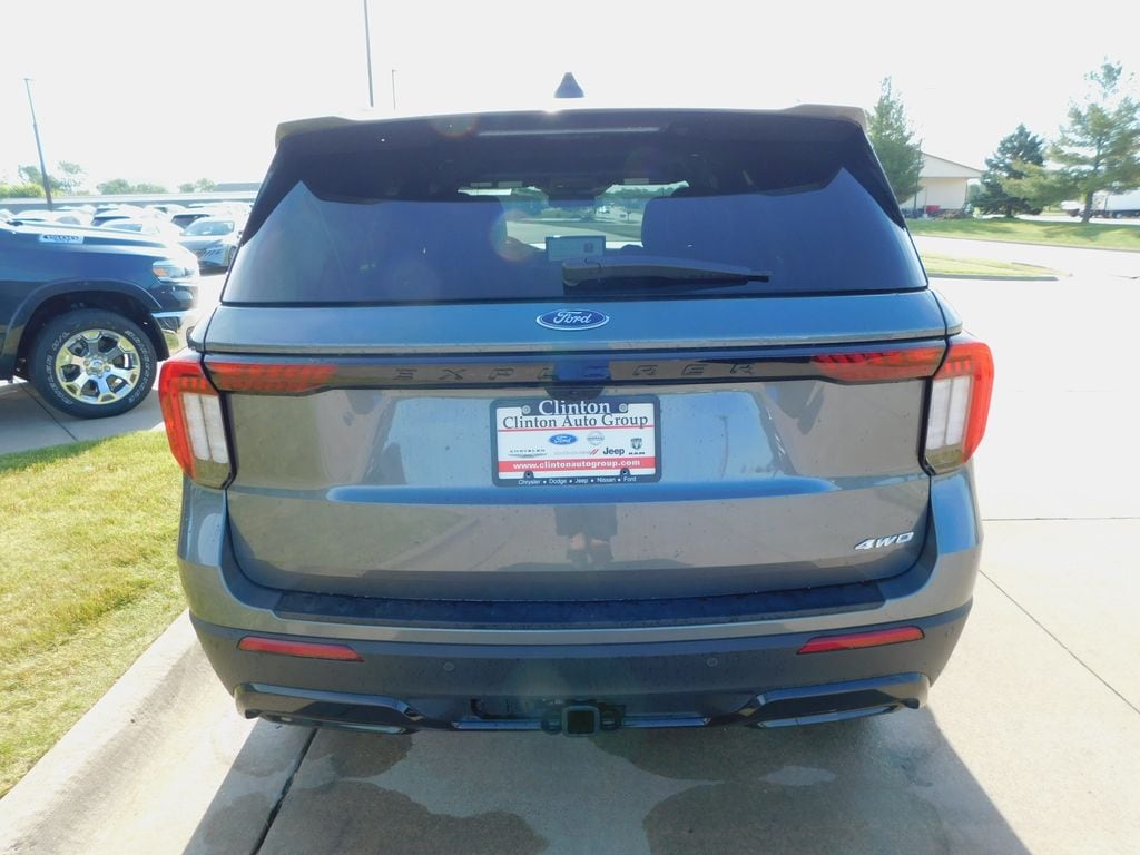 2026 Ford Explorer ST-Line - Photo 11