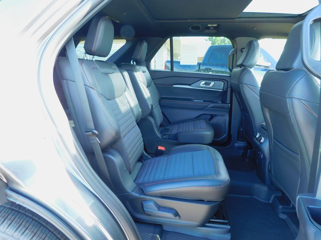 2026 Ford Explorer ST-Line - Photo 6