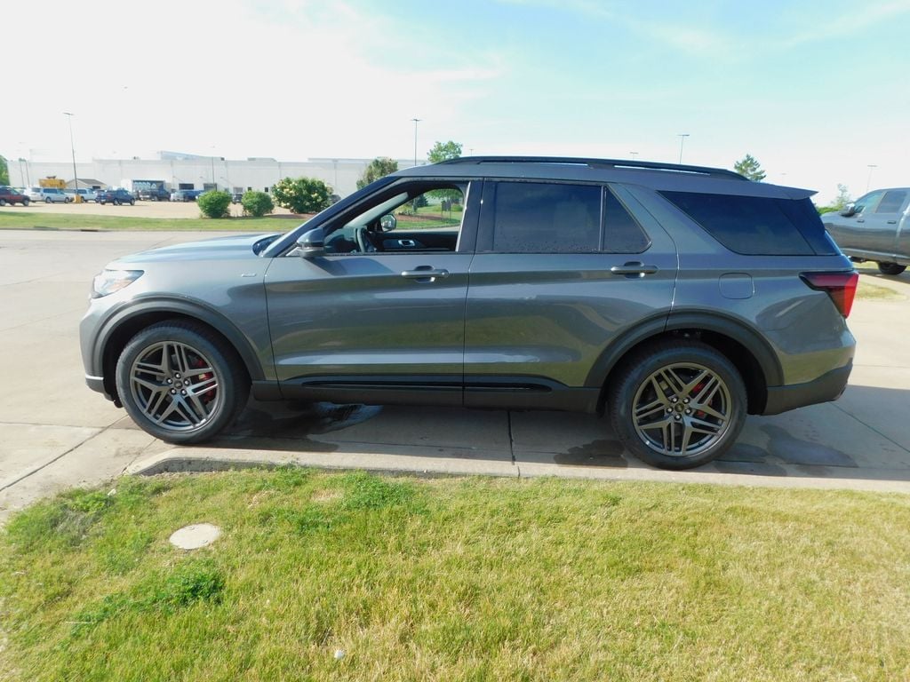 2026 Ford Explorer ST-Line - Photo 15