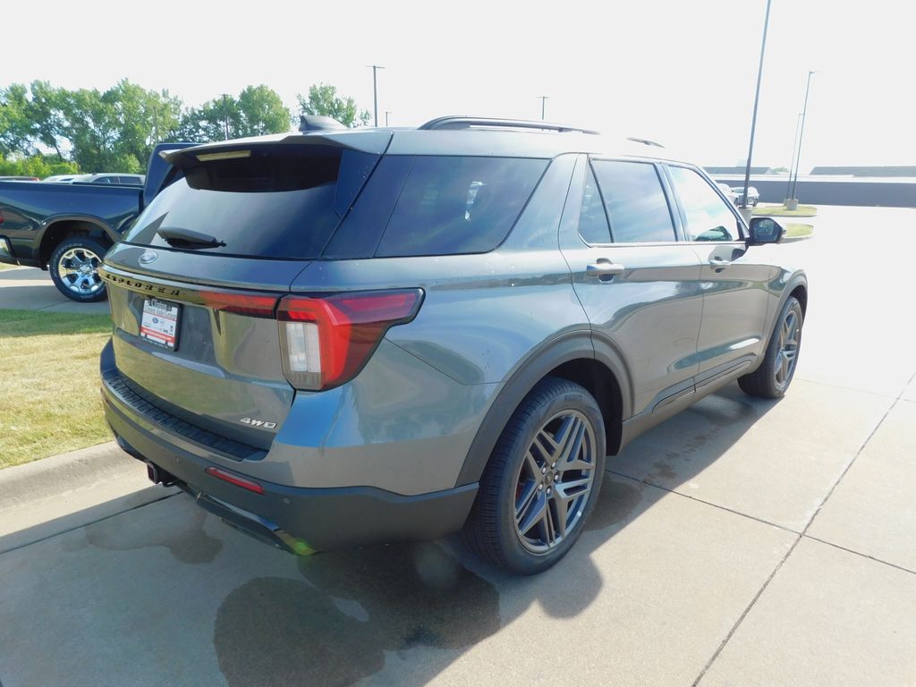 2026 Ford Explorer ST-Line - Photo 10