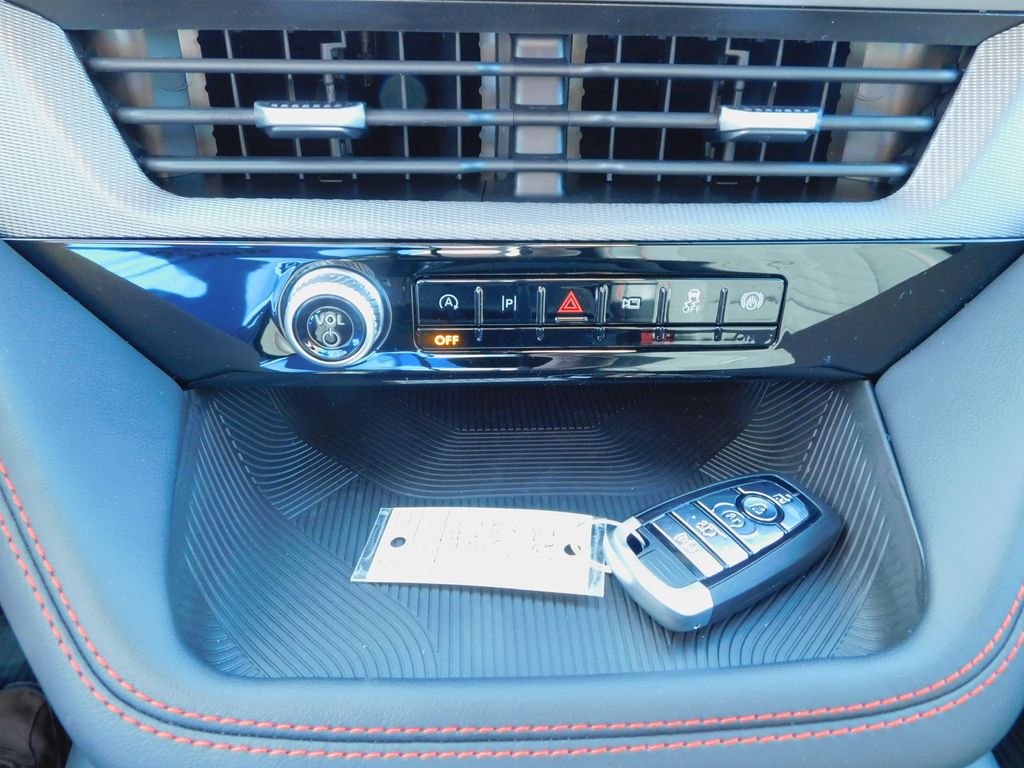 2026 Ford Explorer ST-Line - Photo 23