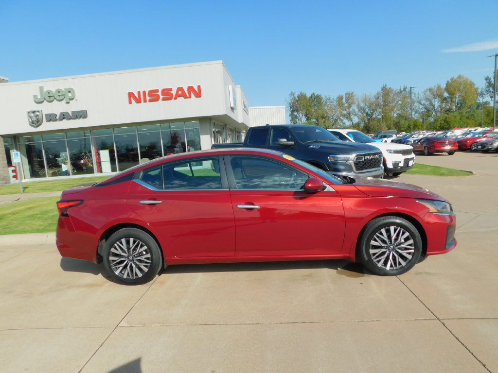 Used 2024 Nissan Altima 2.5 SV Sedan