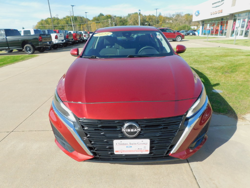 Used 2024 Nissan Altima 2.5 SV Sedan