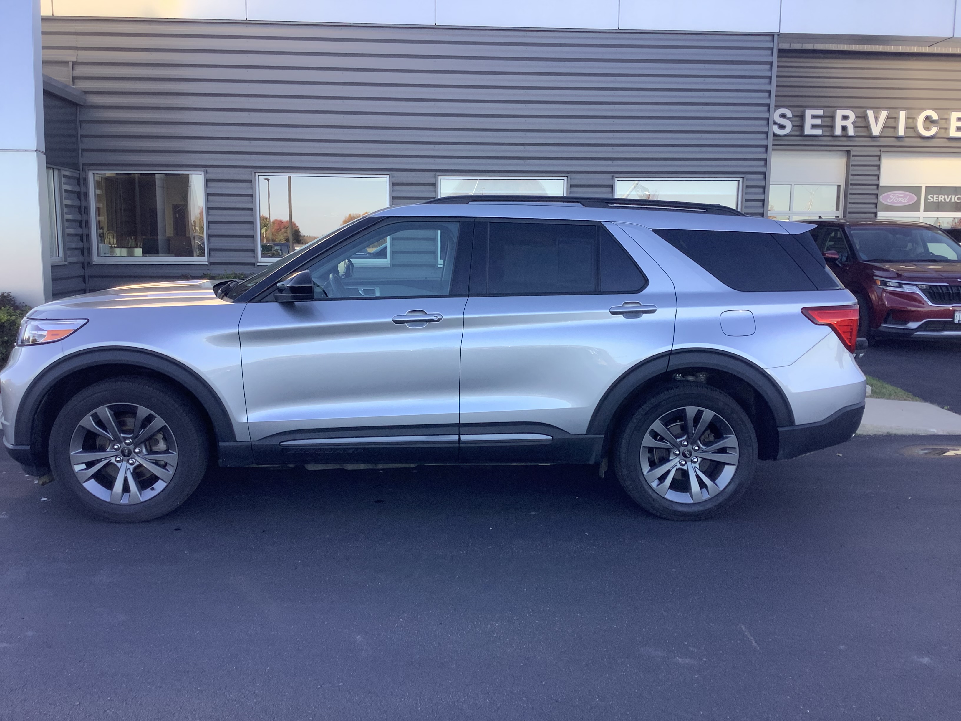 Used 2024 Ford Explorer XLT SUV