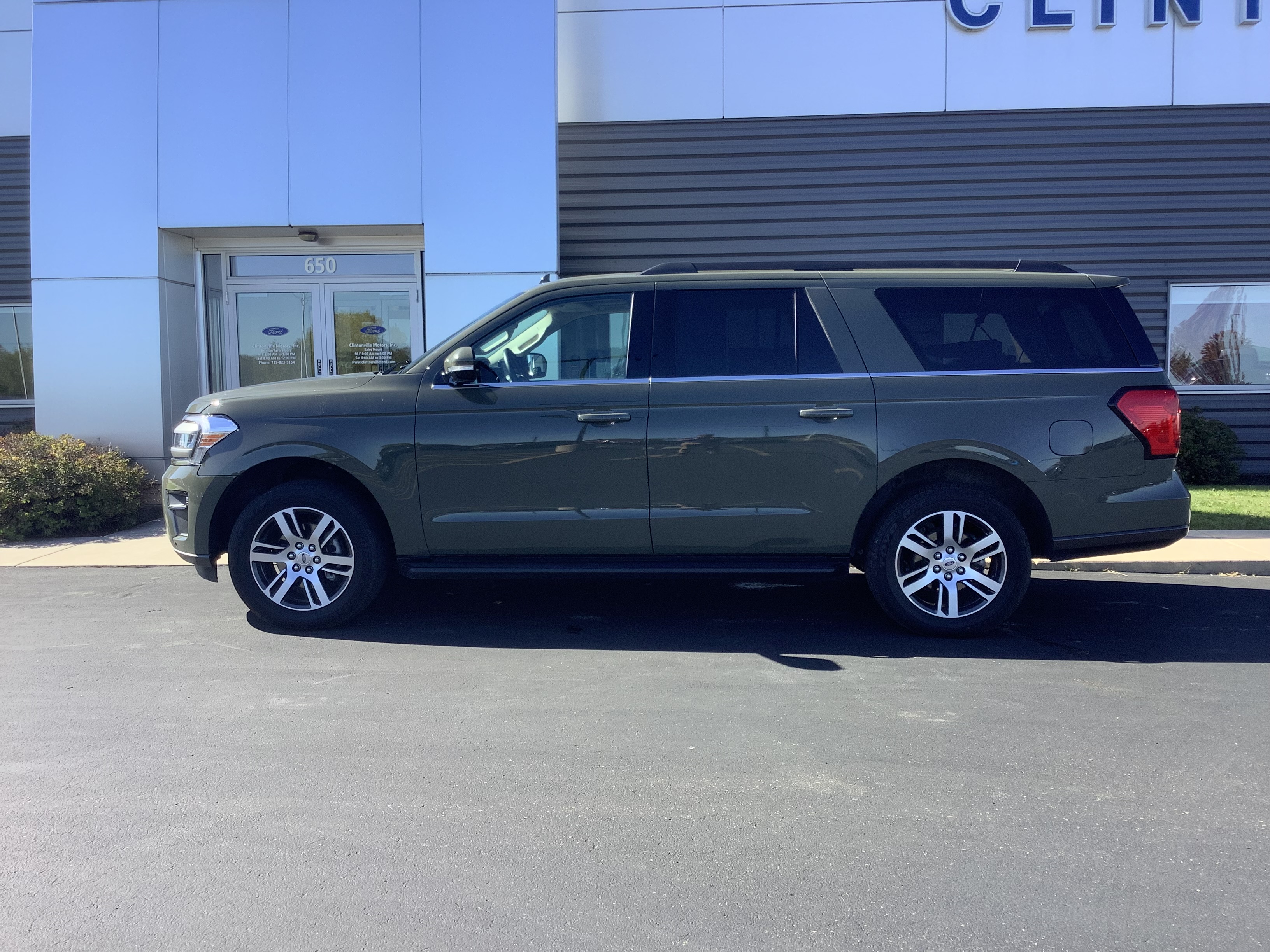 Used 2024 Ford Expedition MAX XLT SUV