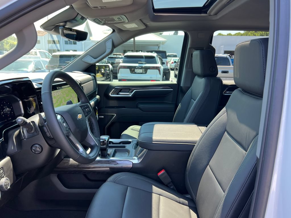 2026 Chevrolet Silverado 1500 LTZ - Photo 10