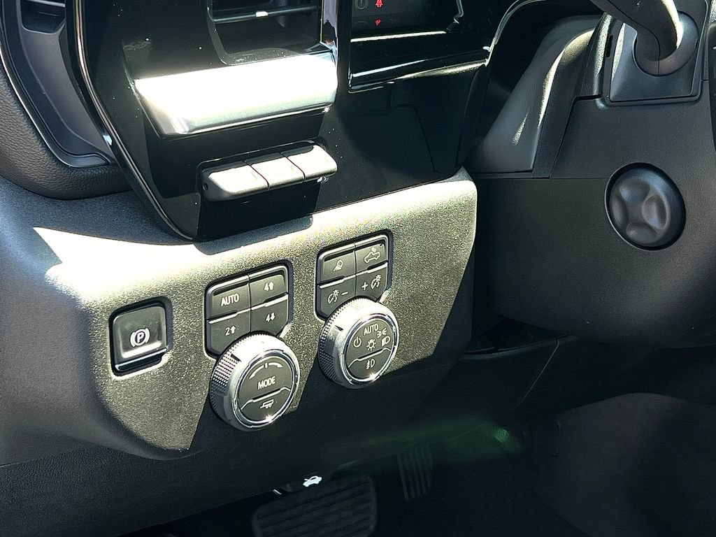 2026 Chevrolet Silverado 1500 LTZ - Photo 9