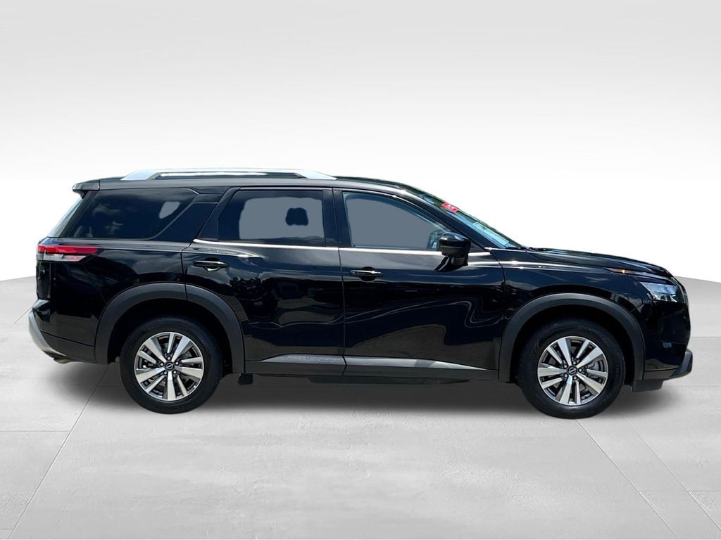 Used 2025 Nissan Pathfinder SL SUV