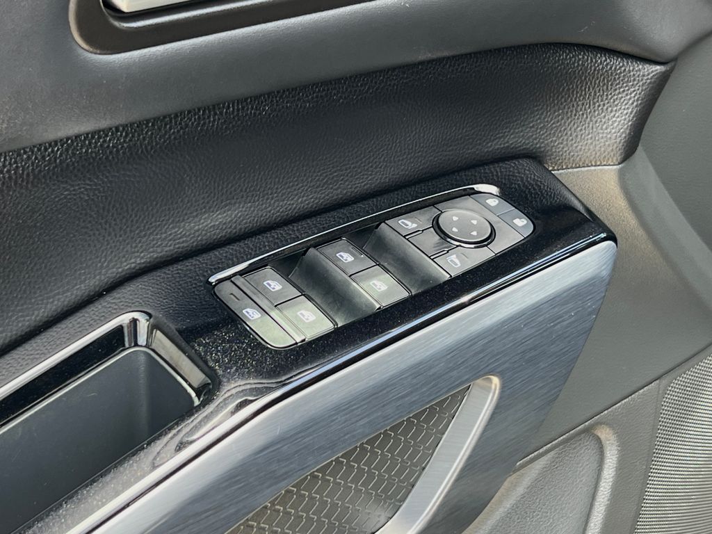 2025 Nissan Pathfinder SL - Photo 6