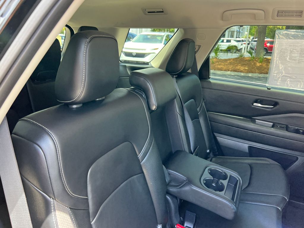2025 Nissan Pathfinder SL - Photo 22