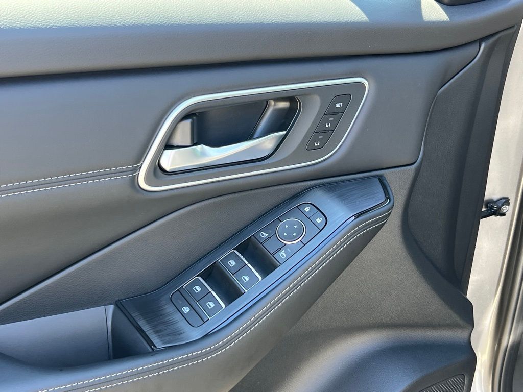 2026 Nissan Rogue Platinum - Photo 6