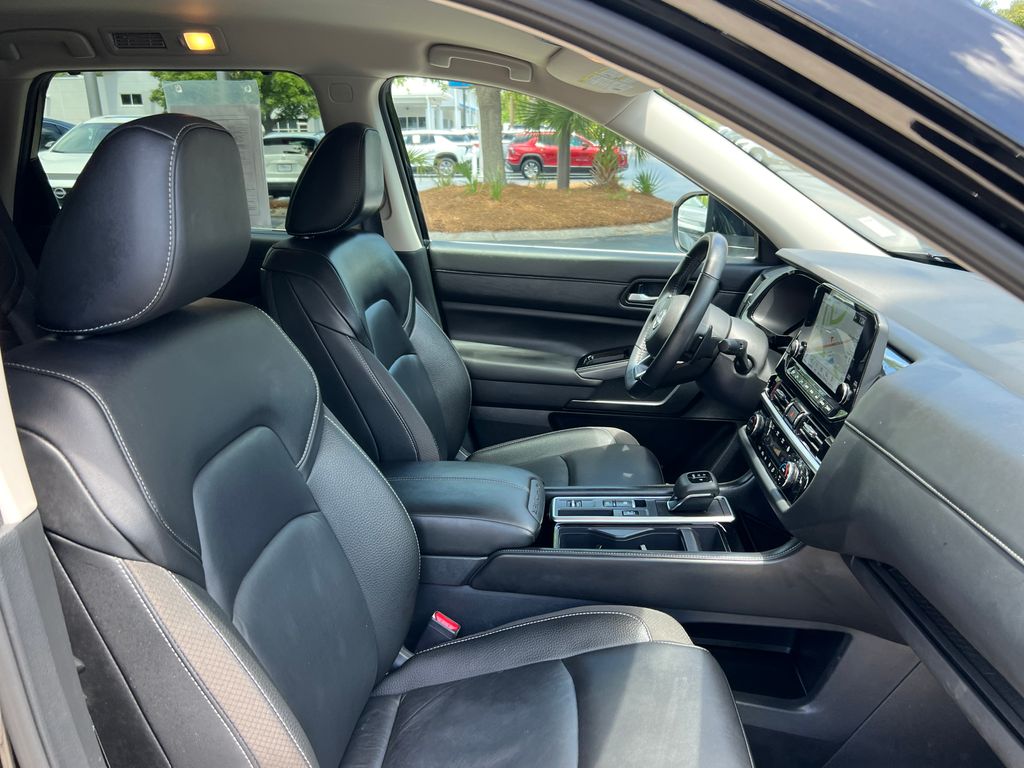 2025 Nissan Pathfinder SL - Photo 24