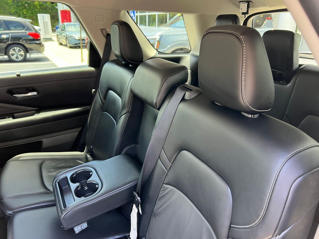 2025 Nissan Pathfinder SL - Photo 16