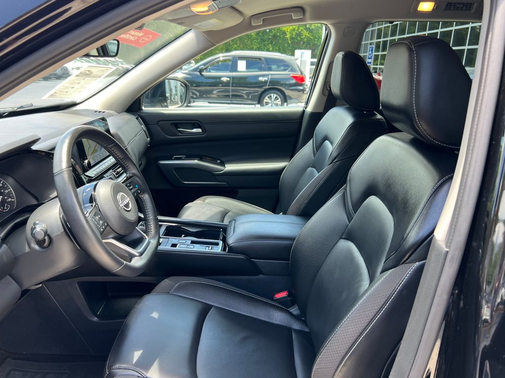2025 Nissan Pathfinder SL - Photo 9