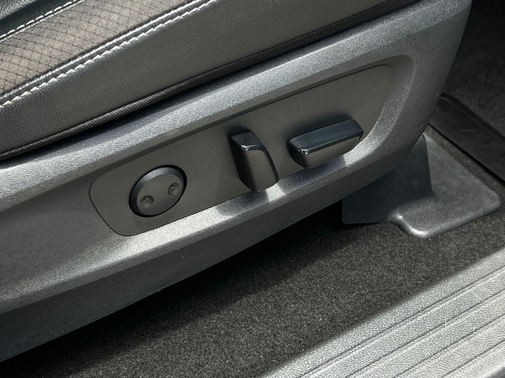 2025 Nissan Pathfinder SL - Photo 27