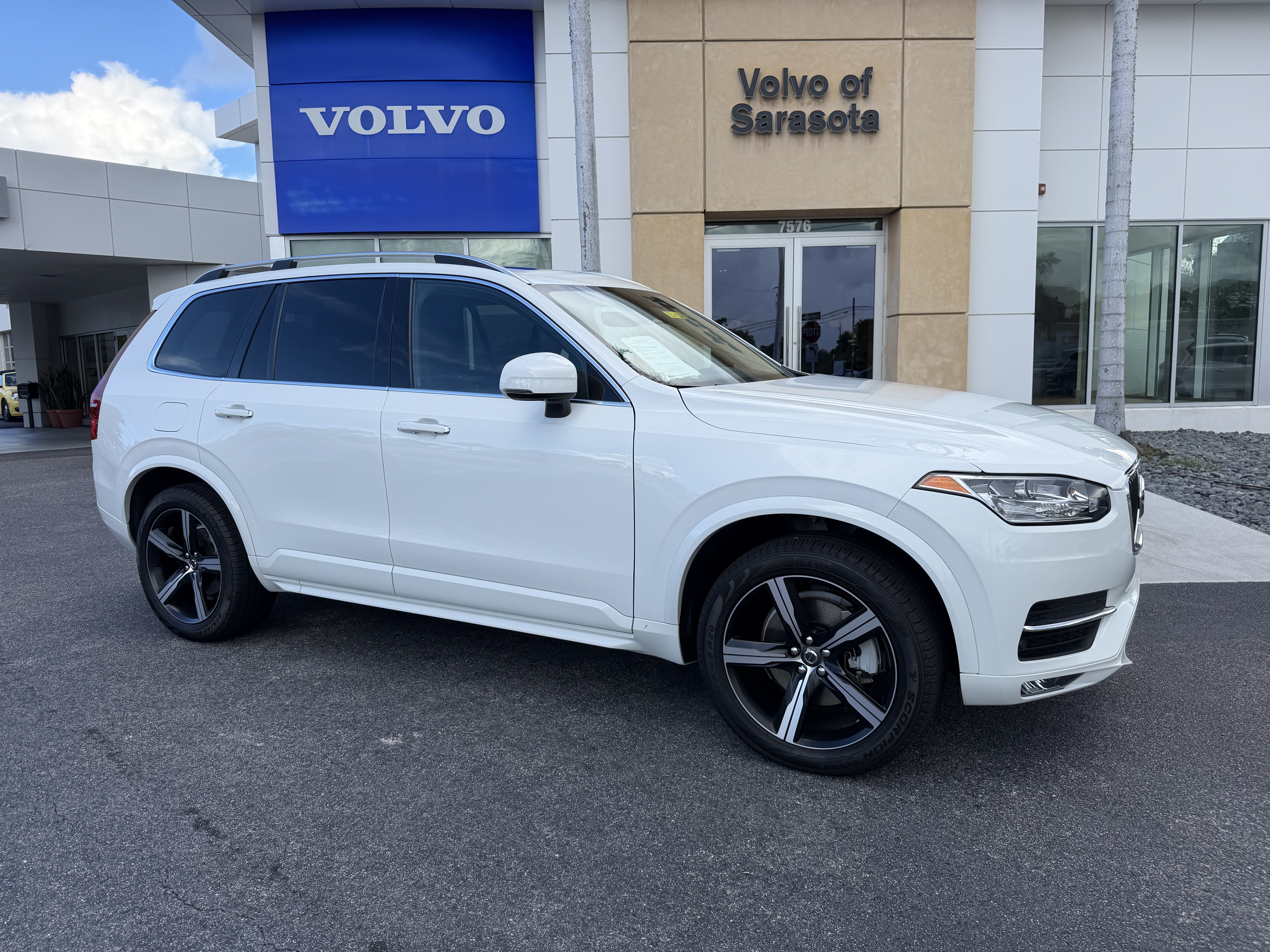 Used 2016 Volvo XC90 T6 Momentum SUV