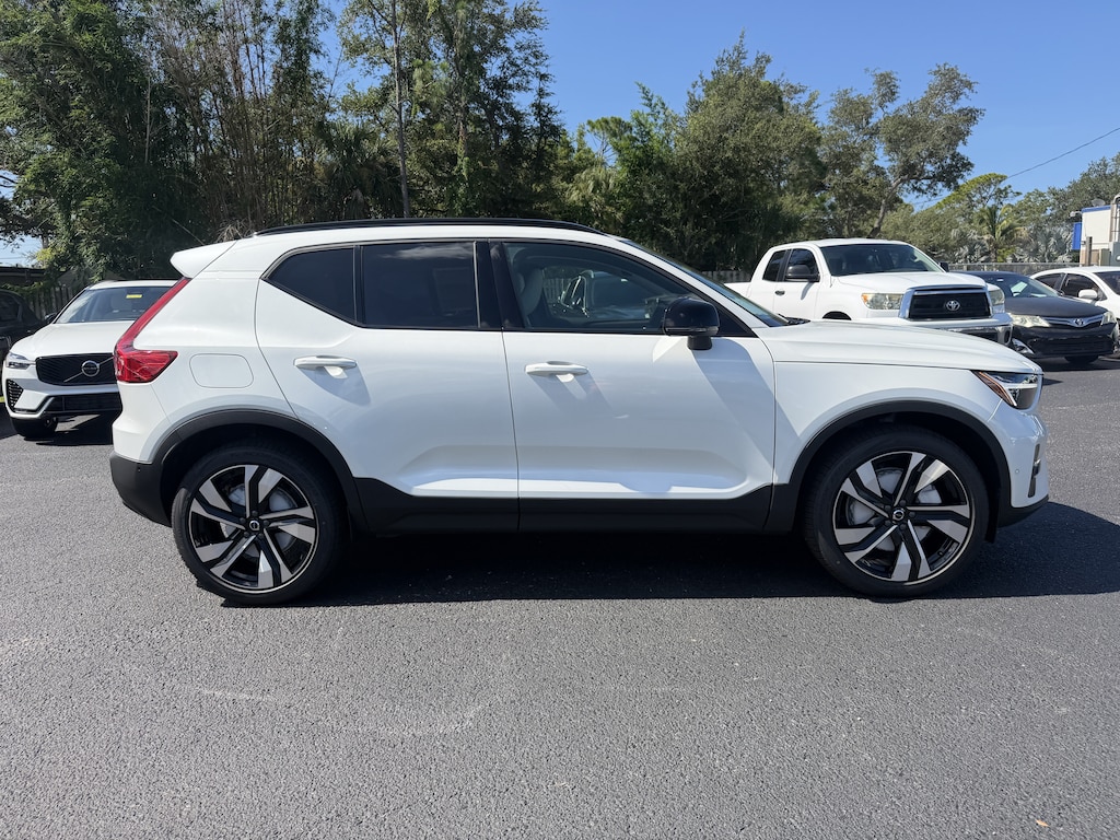 New 2026 Volvo XC40 B5 Ultra SUV