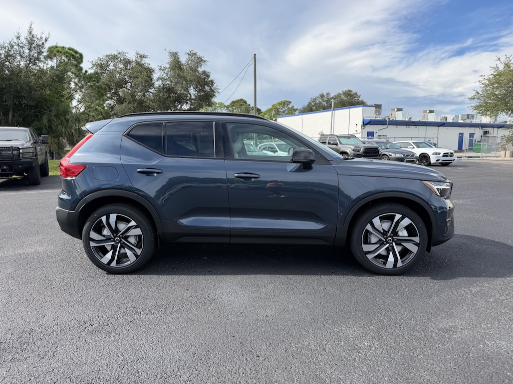 New 2026 Volvo XC40 B5 Plus SUV