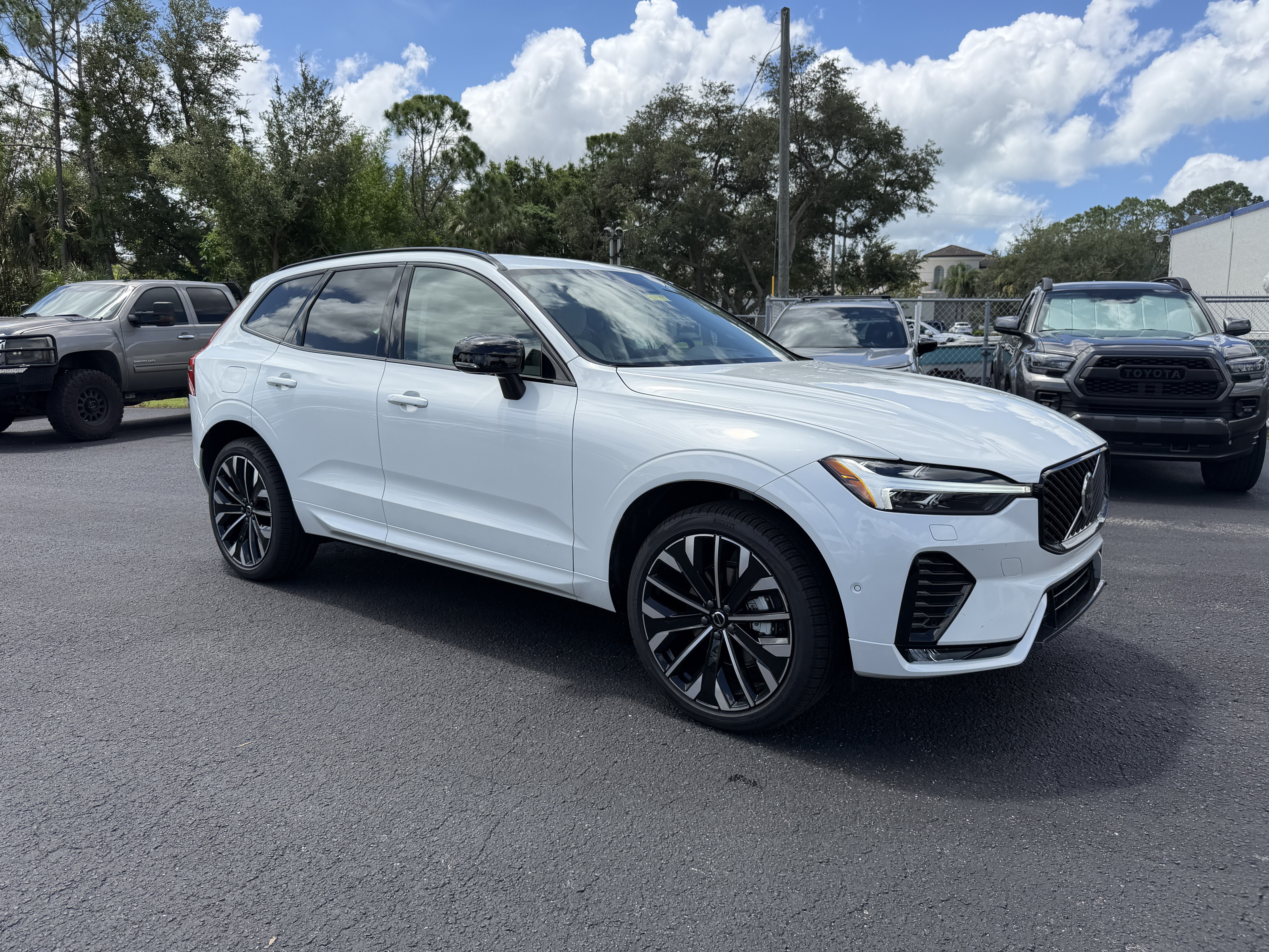 New 2026 Volvo XC60 B5 Ultra SUV
