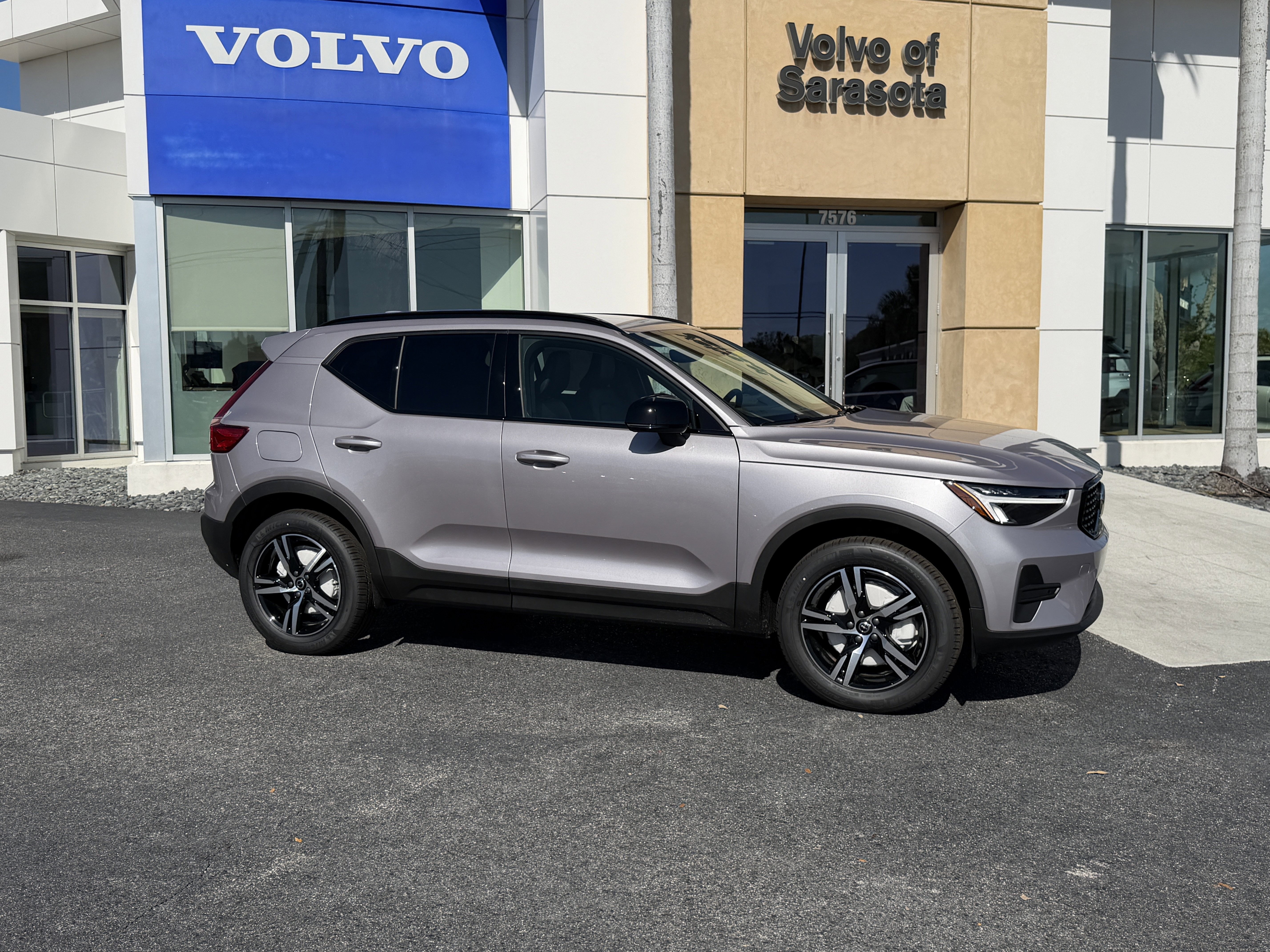 2026 Volvo XC40 B5 Core SUV