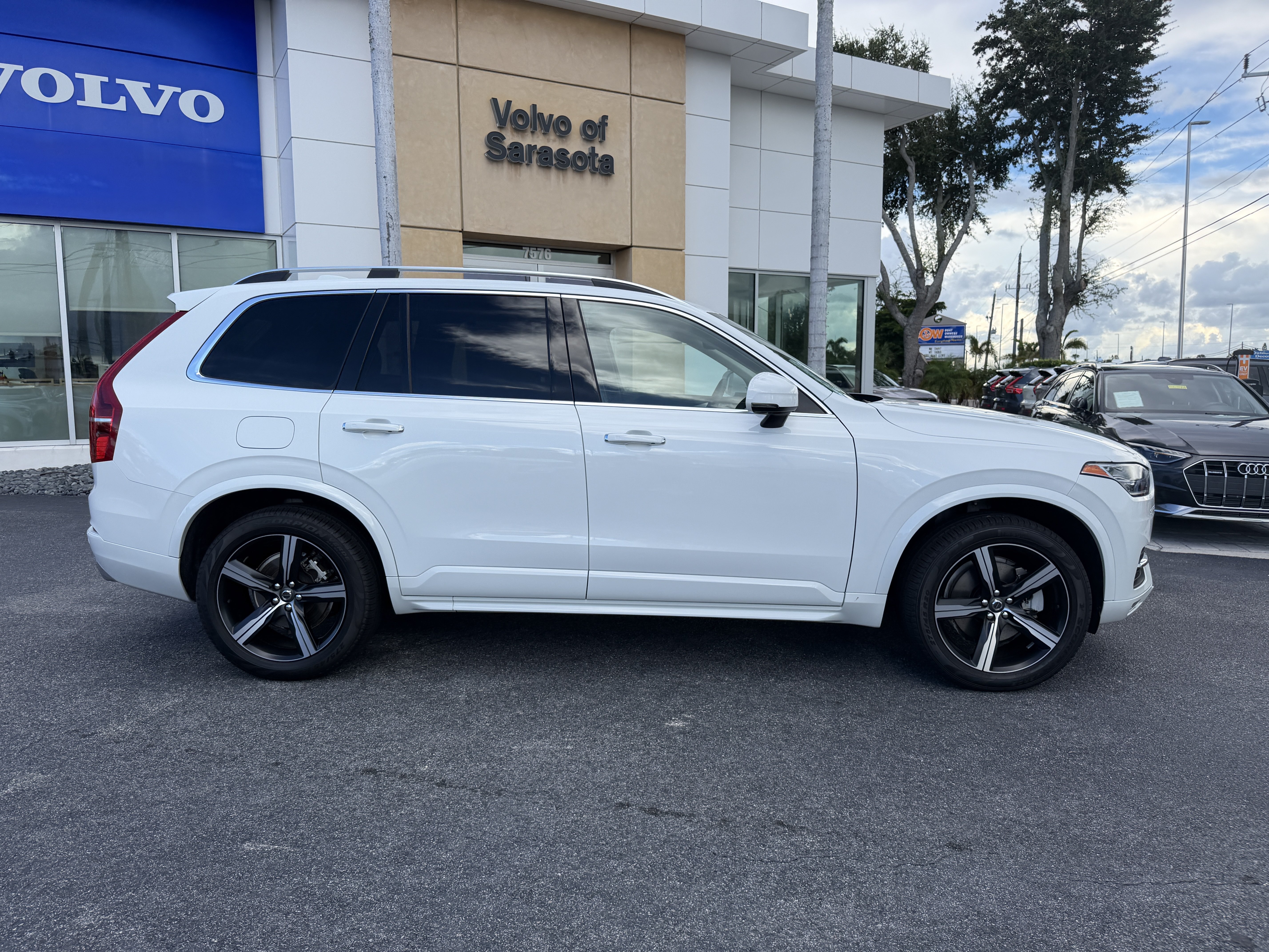 Used 2016 Volvo XC90 T6 Momentum SUV