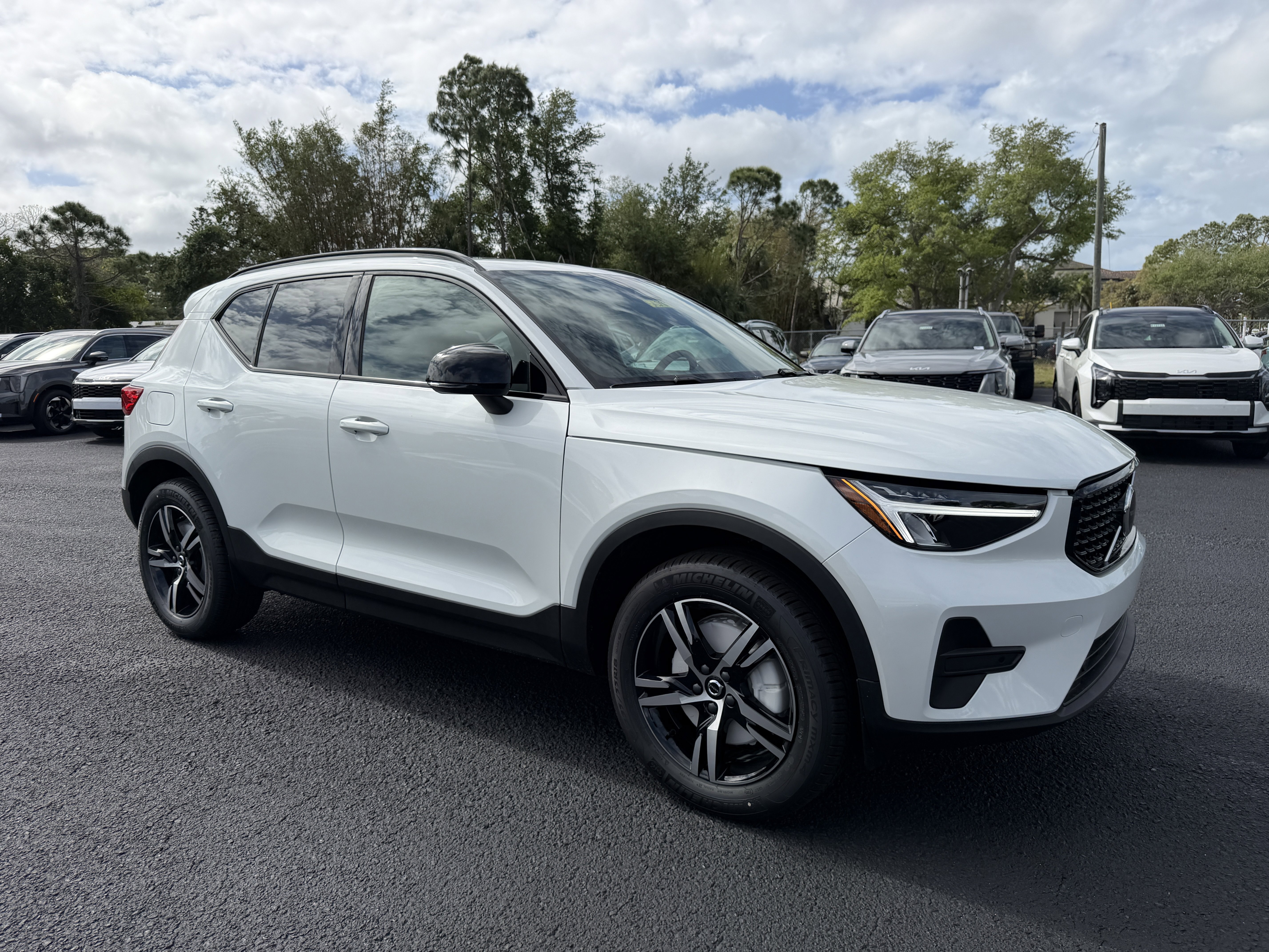New 2026 Volvo XC40 B5 Core SUV