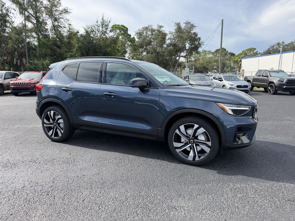 New 2026 Volvo XC40 B5 Plus SUV