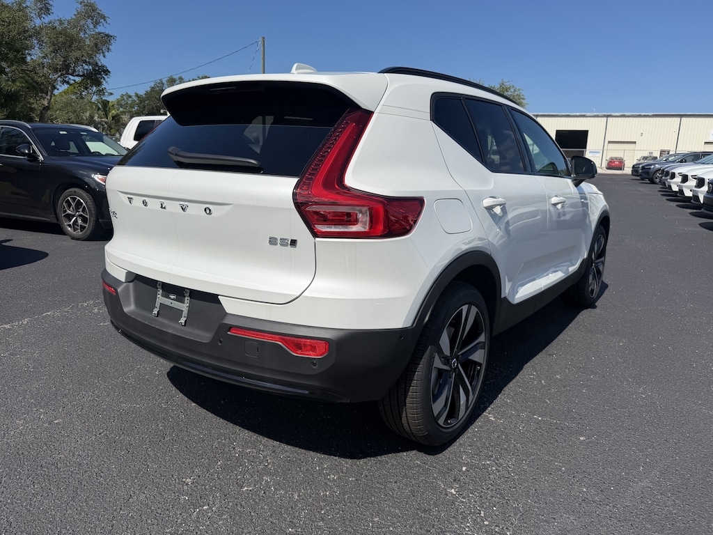 New 2026 Volvo XC40 B5 Ultra SUV