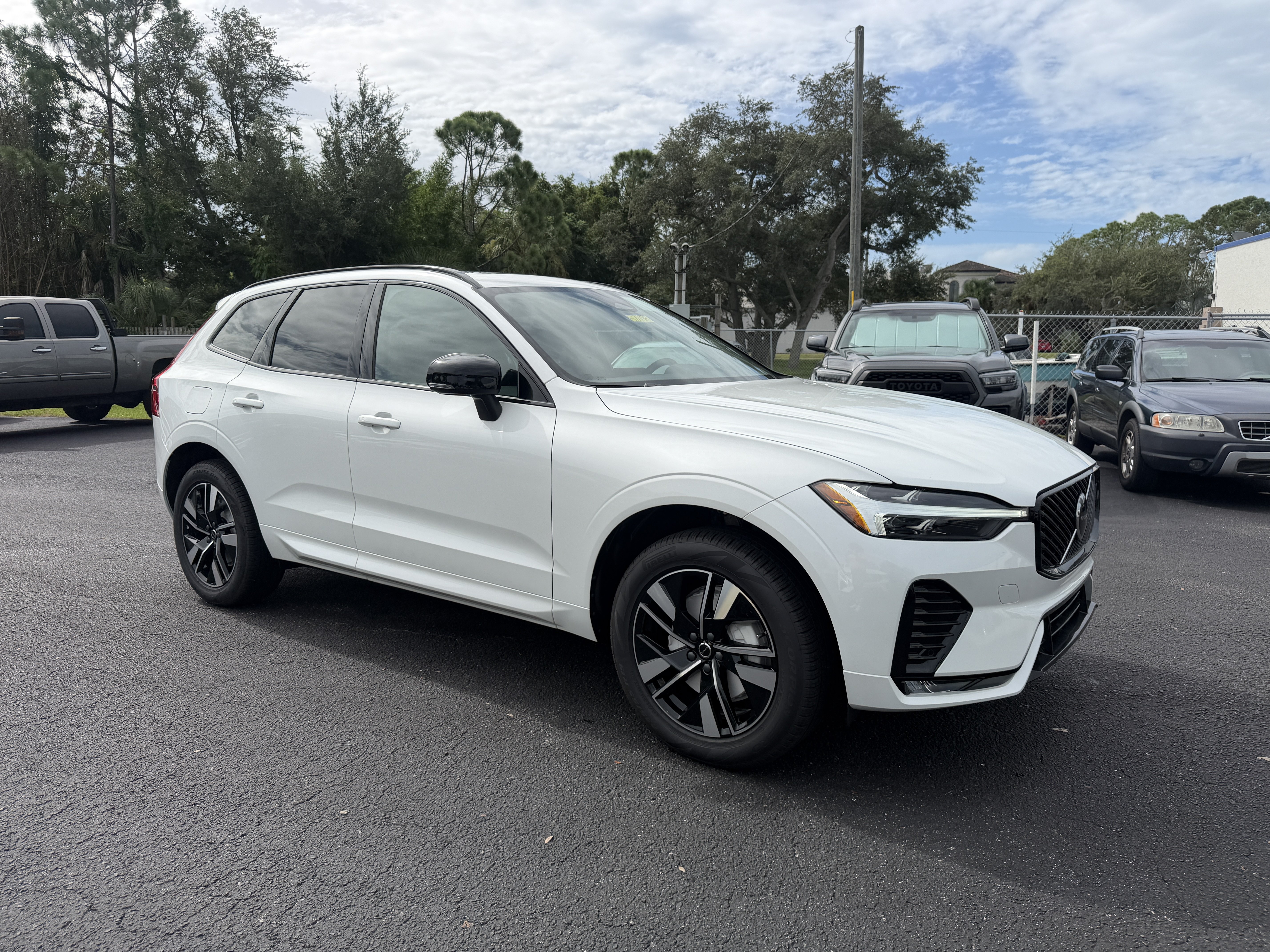 2027 Volvo XC60 B5 Core SUV