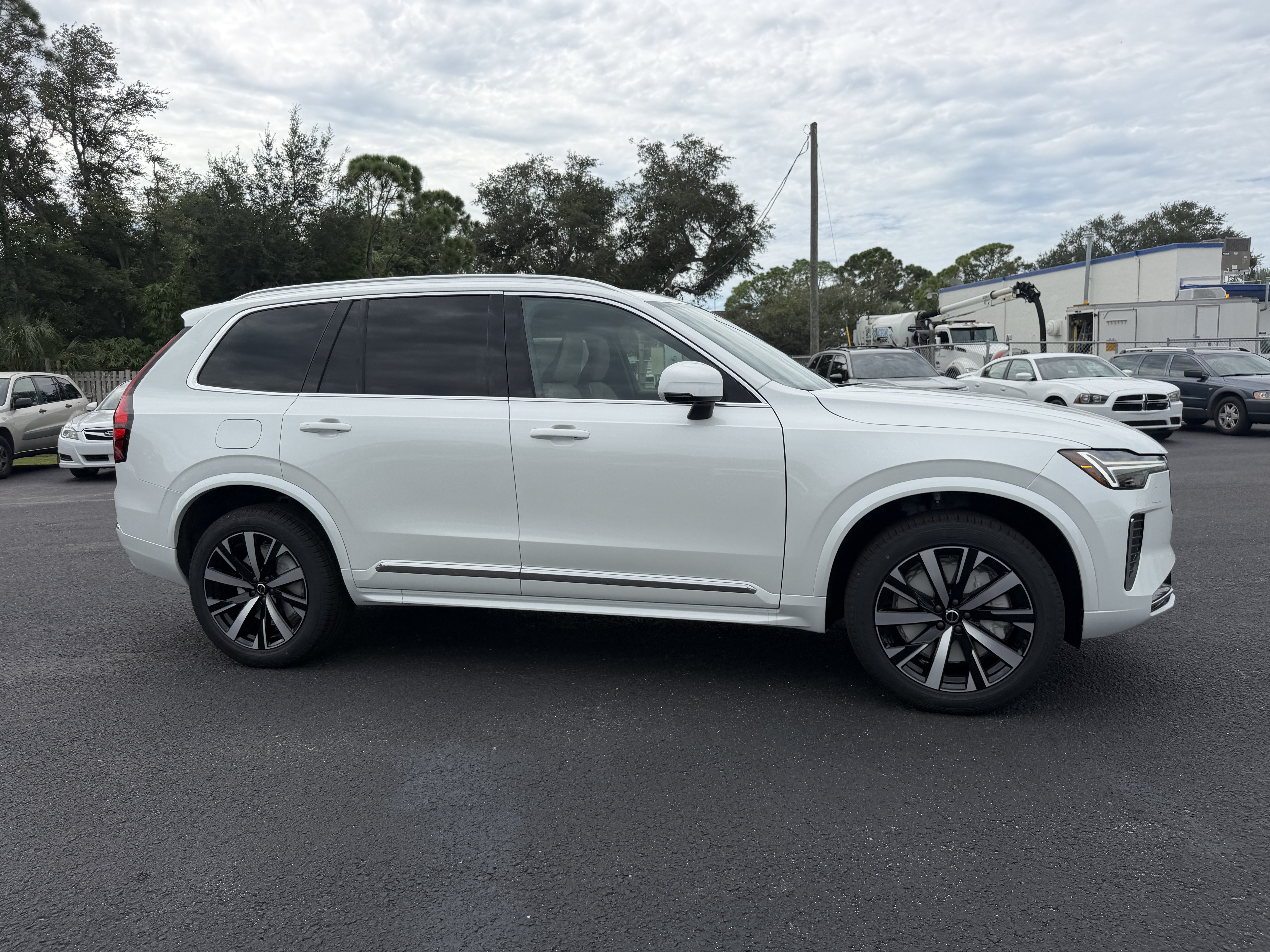 2027 Volvo XC90 B5 Core SUV