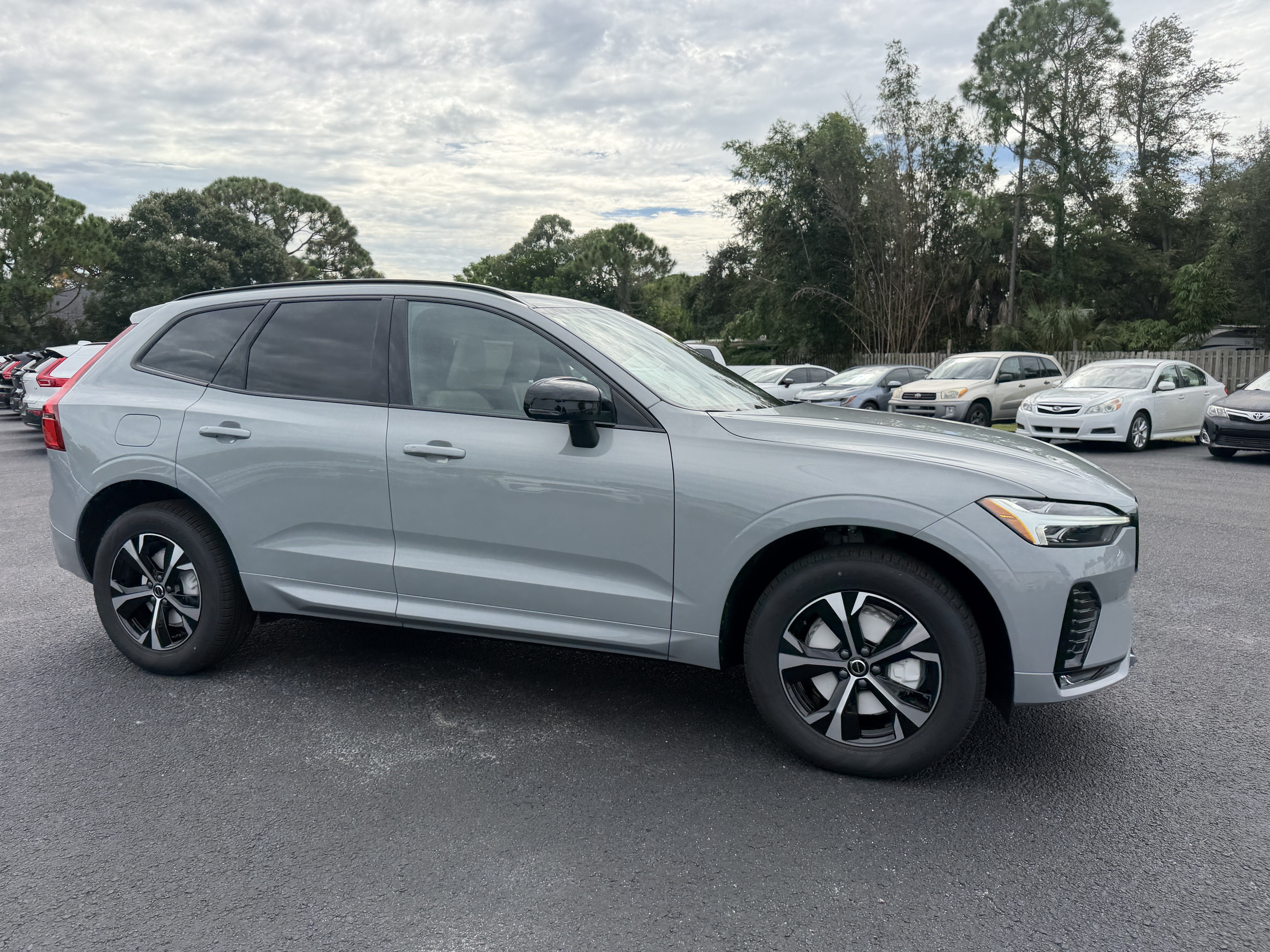 2027 Volvo XC60 B5 Core SUV
