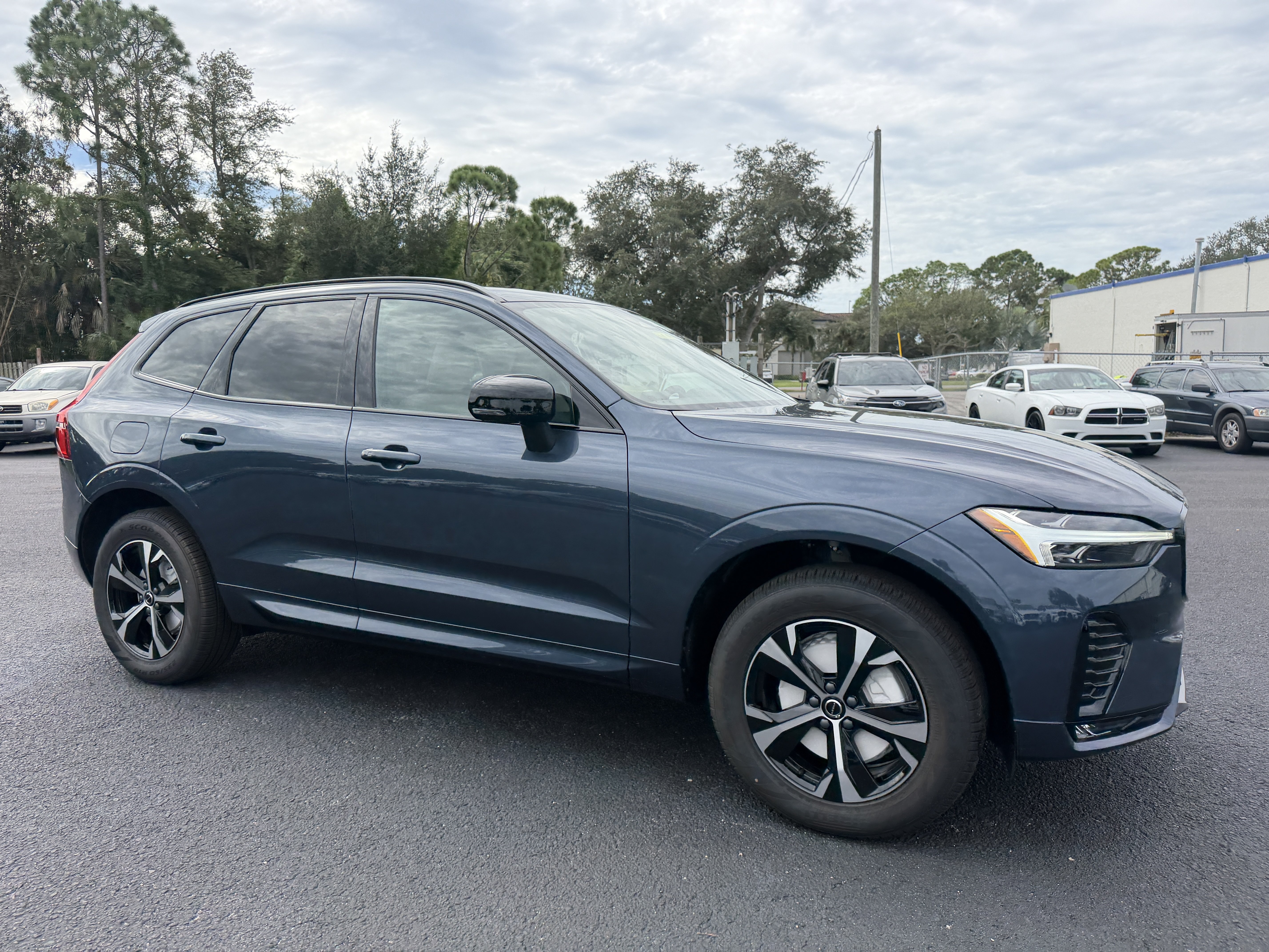 2027 Volvo XC60 B5 Core SUV