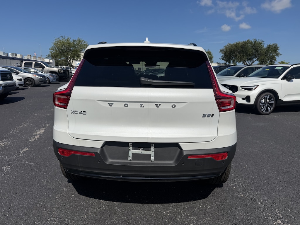 New 2026 Volvo XC40 B5 Ultra SUV