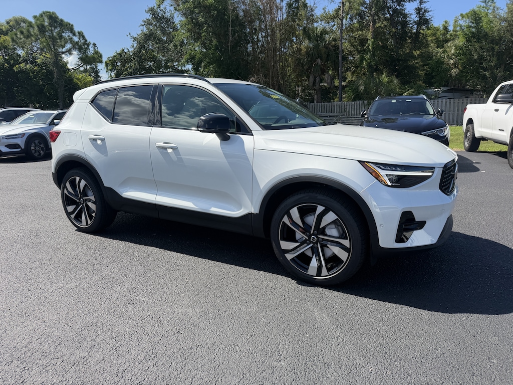 New 2026 Volvo XC40 B5 Ultra SUV
