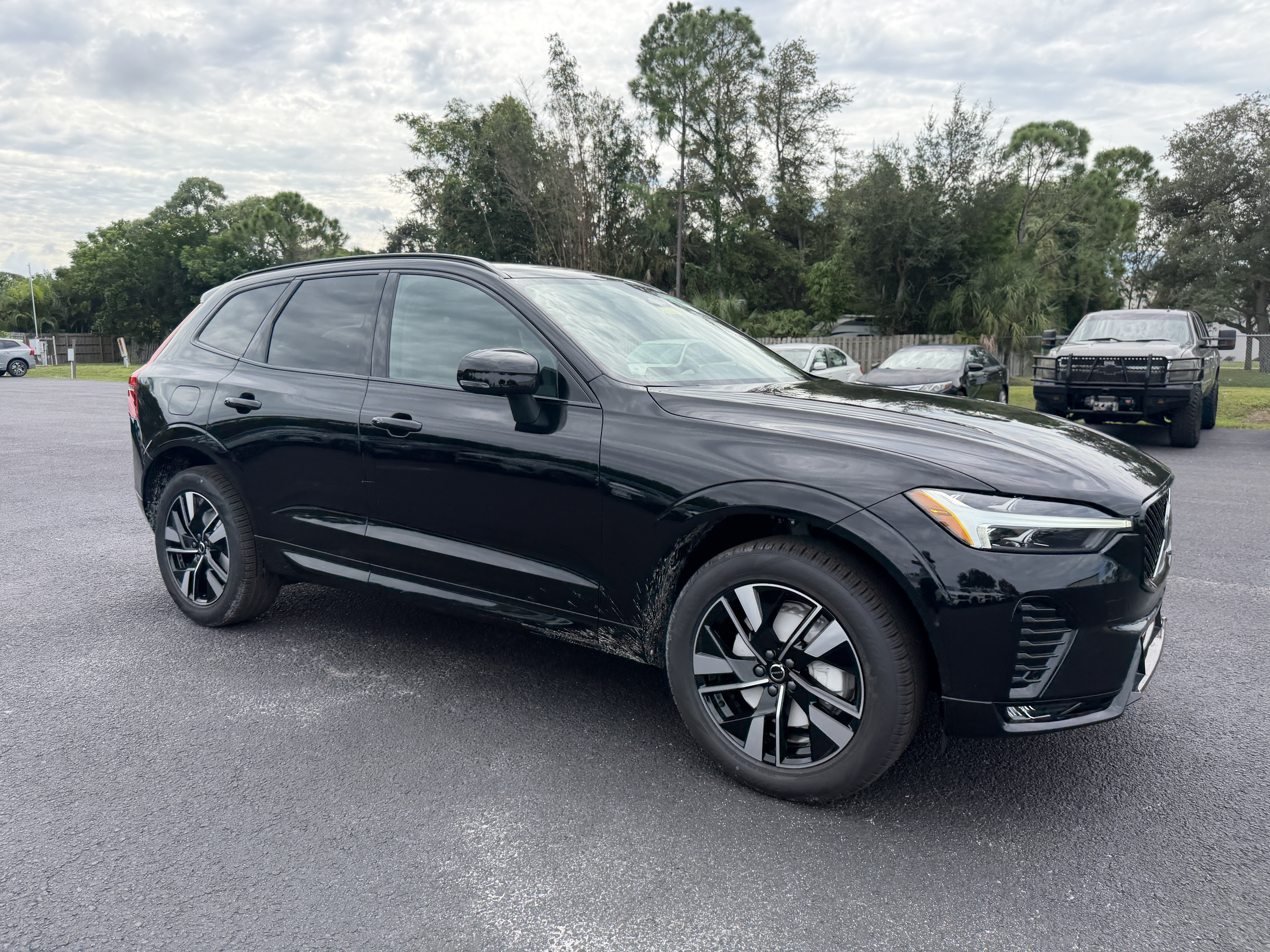 2027 Volvo XC60 B5 Core SUV