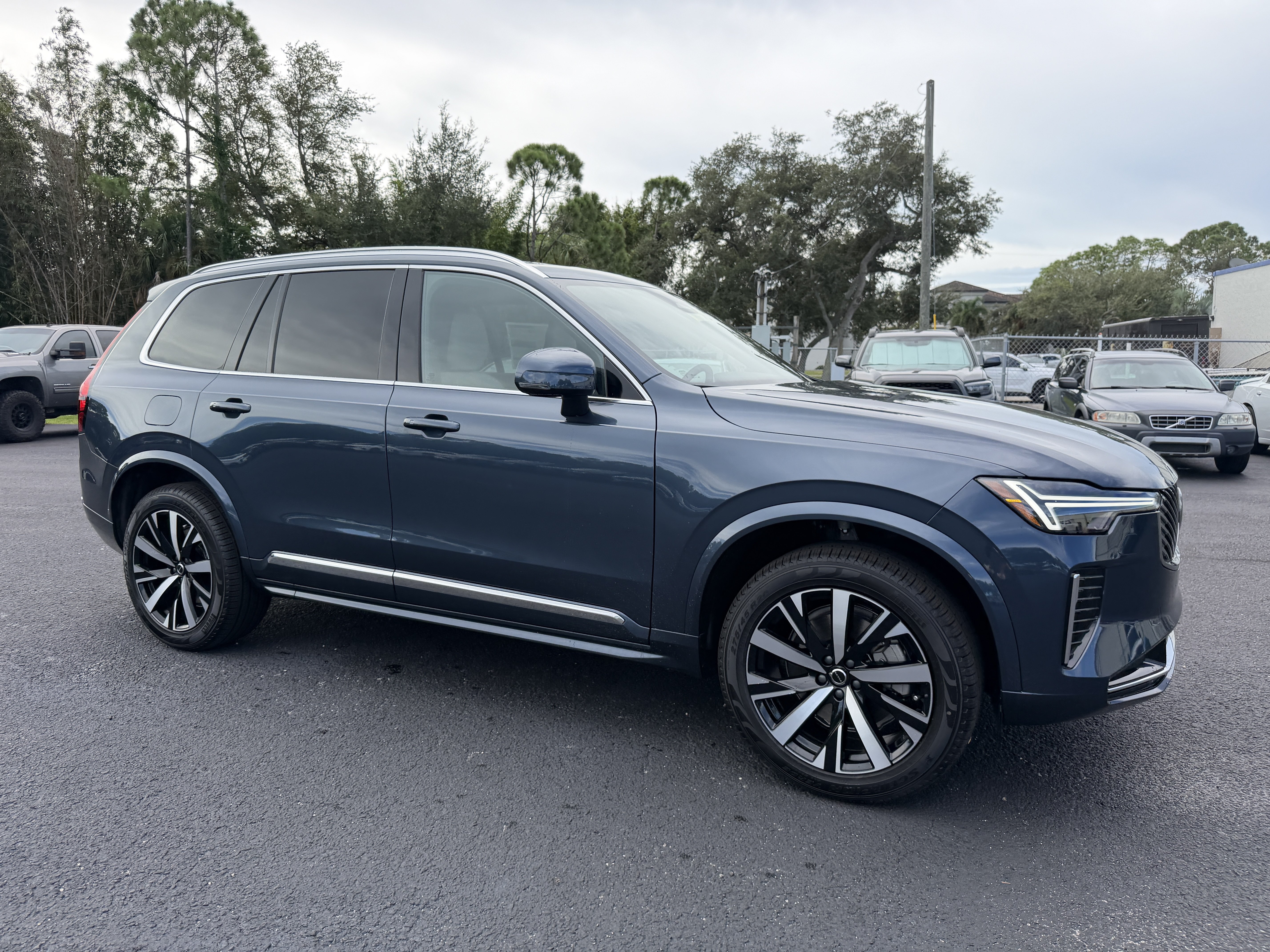 2027 Volvo XC90 B5 Core SUV
