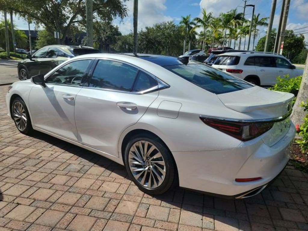 Used 2022 Lexus ES 350 Ultra Luxury Sedan